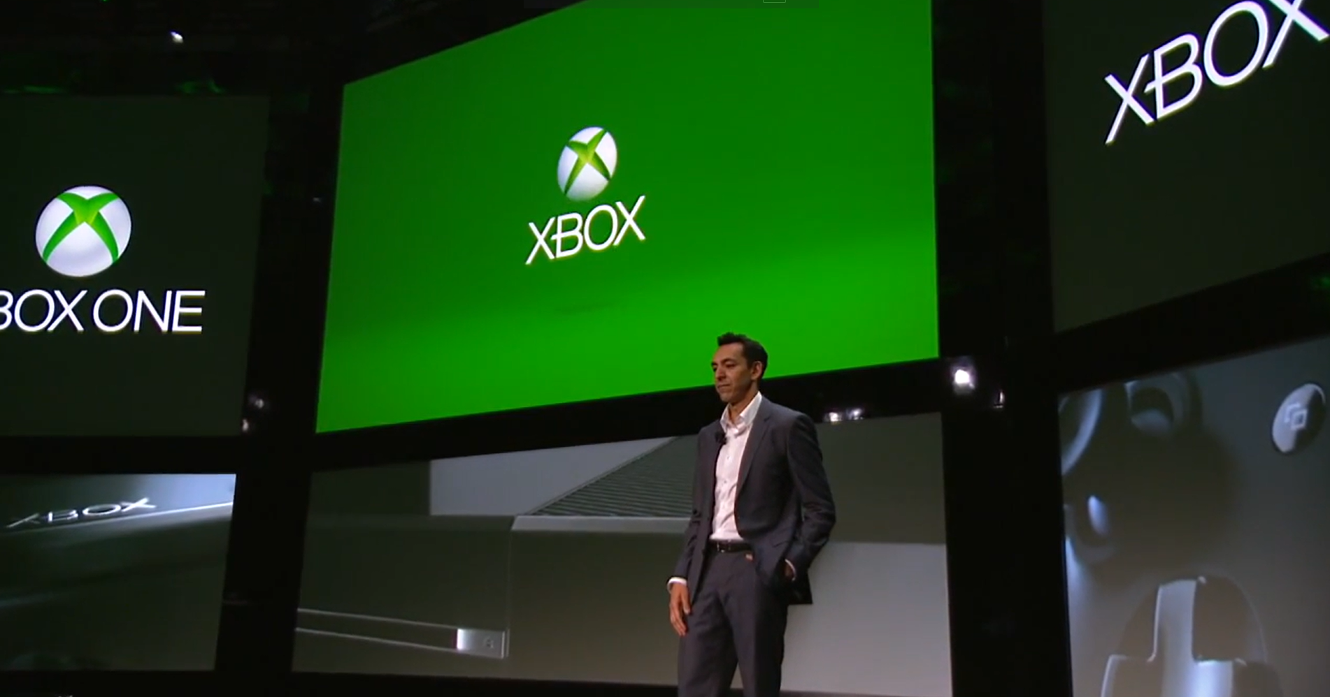 Yusuf Mehdi tại buổi ra mắt Xbox One